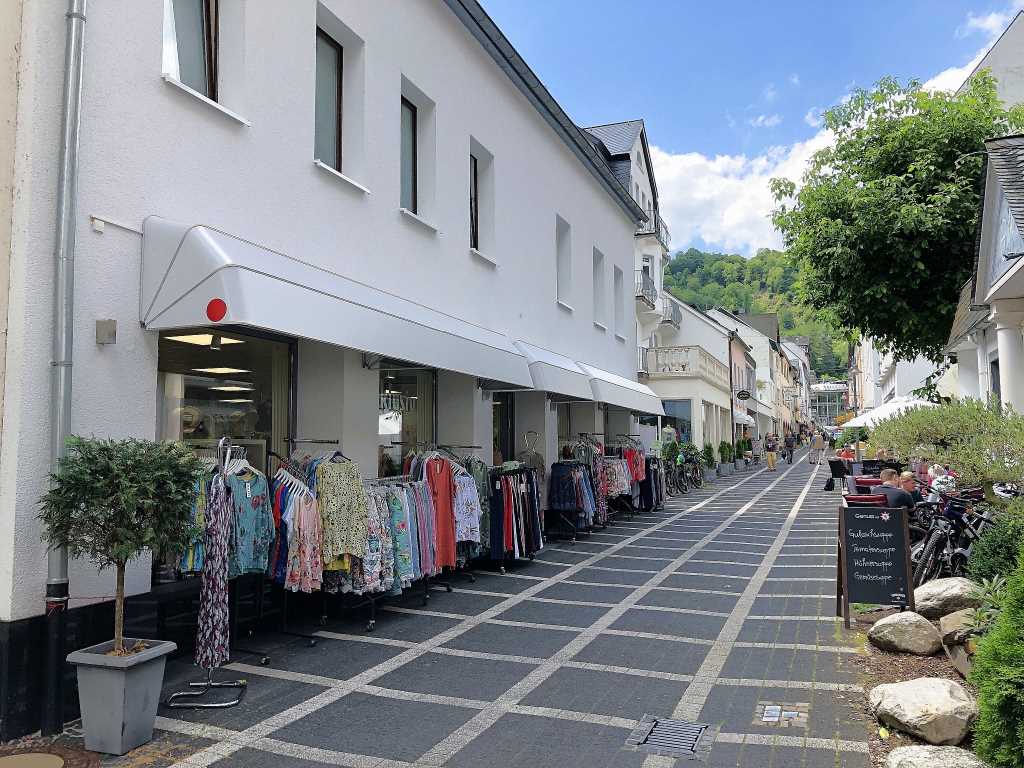 Einkaufsstraße - Urlaub an der Mosel und in der Mosel-Eifel in Ferienwohnung Bad Bertrich, Kurfürstenstraße 57, 56864 Bad Bertrich